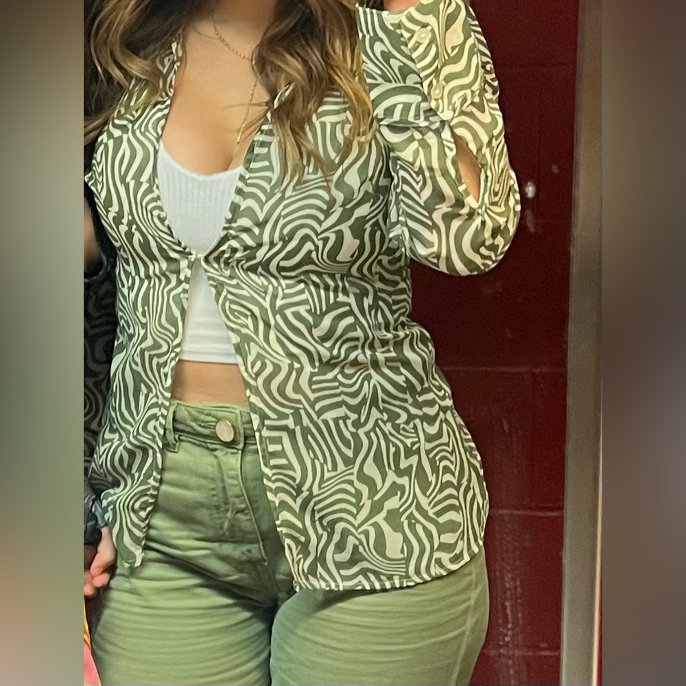 Abercrombie & Fitch green and white swirl blouse